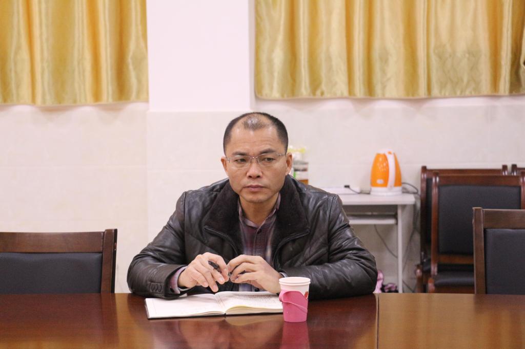 陈慕杰校长听取系各项工作汇报
