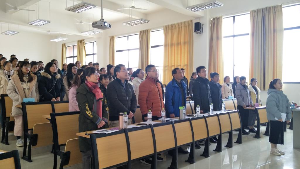 全体师生奏唱国歌